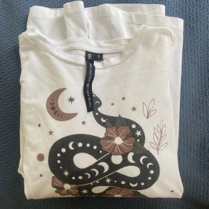 T-shirt  - Fint skick,använda fåtal gånger. 30krst