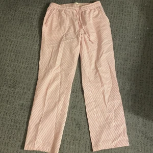 Byxor - Byxor från lager157 som inte har några defekter då de är näst intill nya