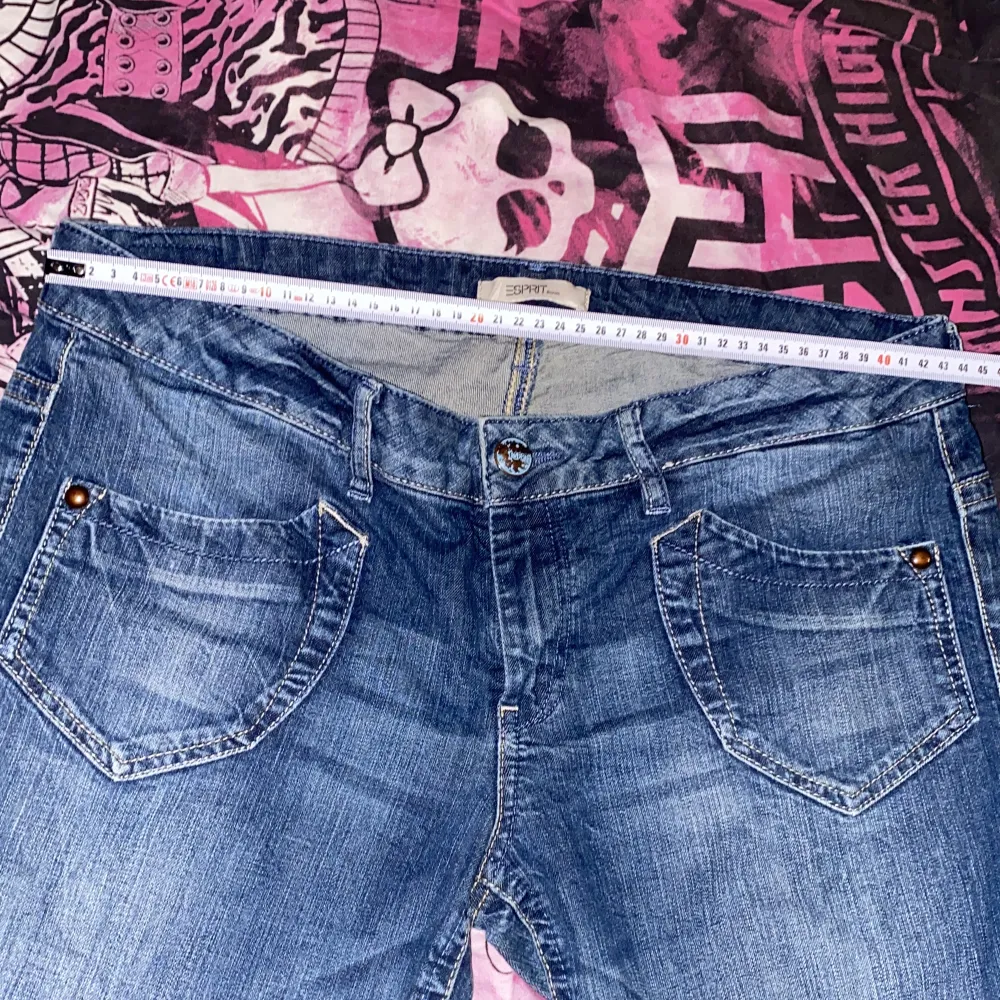 Toppskick och jättesöta, bara lite stora för mig😊. Jeans & Byxor.