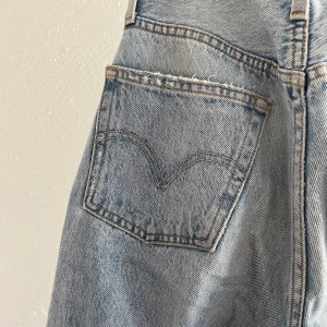 Levisjeans 501 - Ett par Levis jeans i 501!  Storlek: 25/30