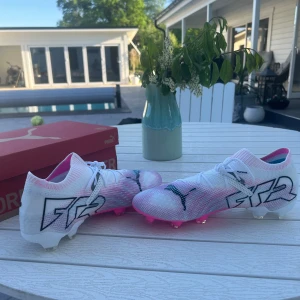 Puma future 7 utimate  - Säljer nu ett par helt nya fotbollsskor i storlek 42, aldrig använda skick 10/10 box finns