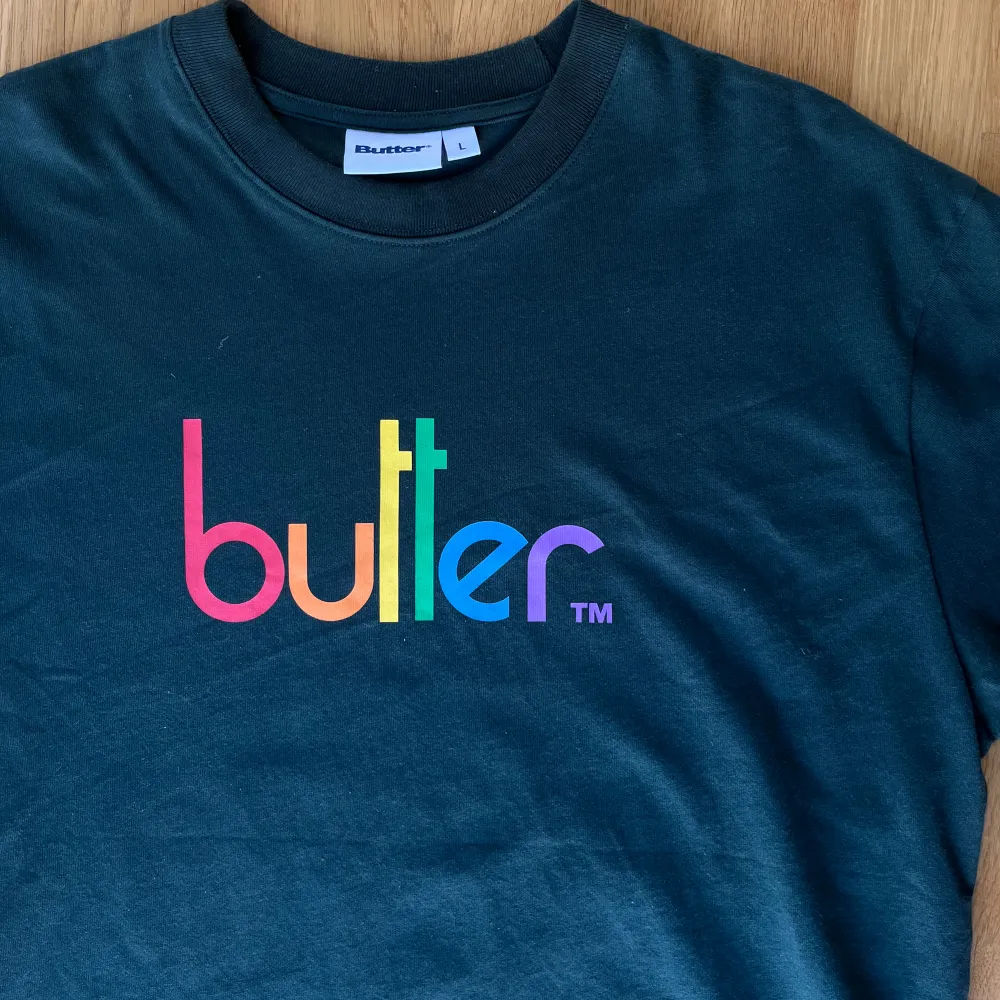 Butter goods T-shirt, helt ny dock utan prislapp! . T-shirts.