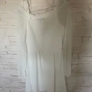 Söt vit klänning 