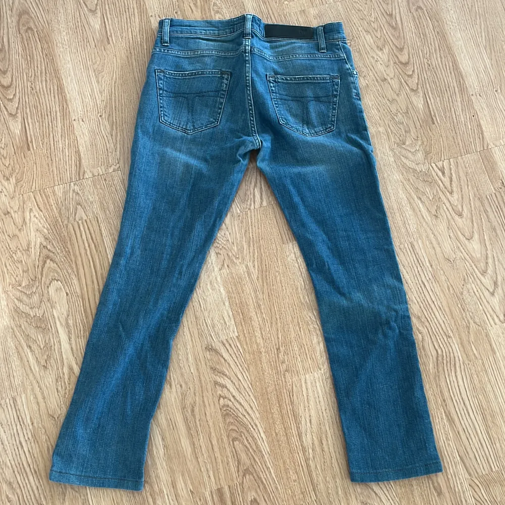 Säljer dessa riktigt feta jeans från Tiger of Sweden för ett riktigt bra pris! Hör av dig för fler bilder eller vid funderingar! 💯. Jeans & Byxor.