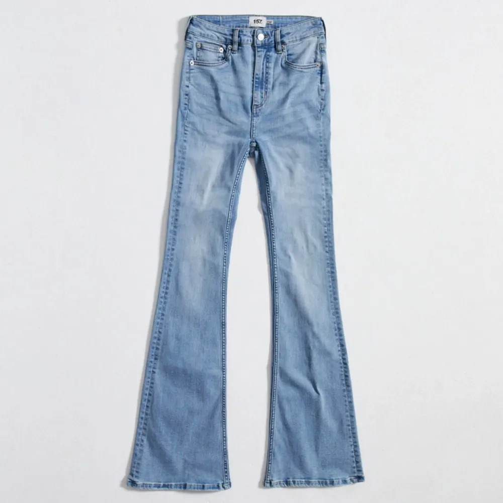 Fina jeans från lager 157! Bra skick på byxorna och jag säljer de för att de är för små och korta för mig, jag minns inte riktigt storlek(lappen borta) men jag är 169 och de är lite för korta, gissar på xs. Jeans & Byxor.