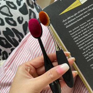 Sminkborstar  - Använd några gånger  Borstarna är tvättade🥰 Skick 10/10🤩