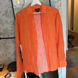 Massimo dutti linneskjorta (M) - Säljer en helt ny linneskjorta från massimo dutti i 100% linne. 