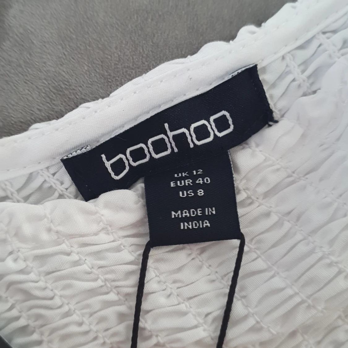 V-ringad blus m. Ballongärm - 90