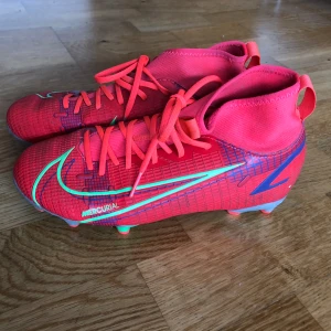 Fotbollsskor, Nike Mercurial - Fotbollsskor i begränsad upplaga, Nike Mercurial i fint skick. 