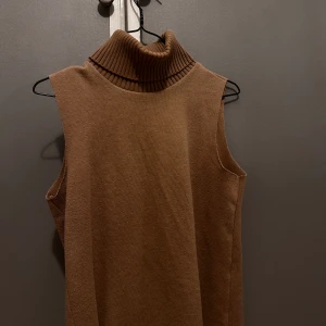 Stickad väst - Bra skick, true to size 