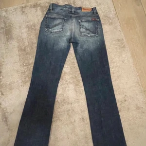 Y2k jeans  - Dem är för små för mig jeansen är dock så snygga på 😪