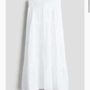 MAXIKJOL - Populär slutsåld maxikjol från HM STRLK 170 Säljer då den var för kort för mig, prislappen är kvar.🤍