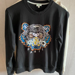 Kenzo tröja - Säljer min kenzo tröja i mycket bra skick, svår att få tag i. Sick 8/10 pris kan diskuteras vid snabb affär ✅