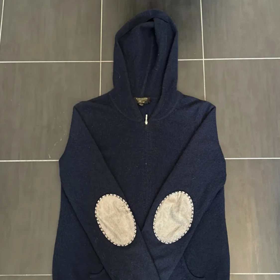 100 % Cashmere zip up. - 90