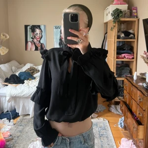 Blus  - Svart blus storlek 34🖤