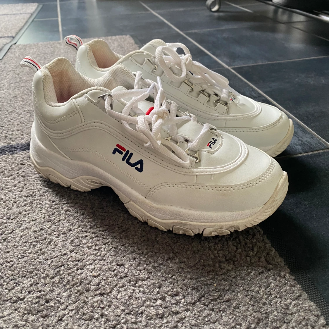 Fila skor