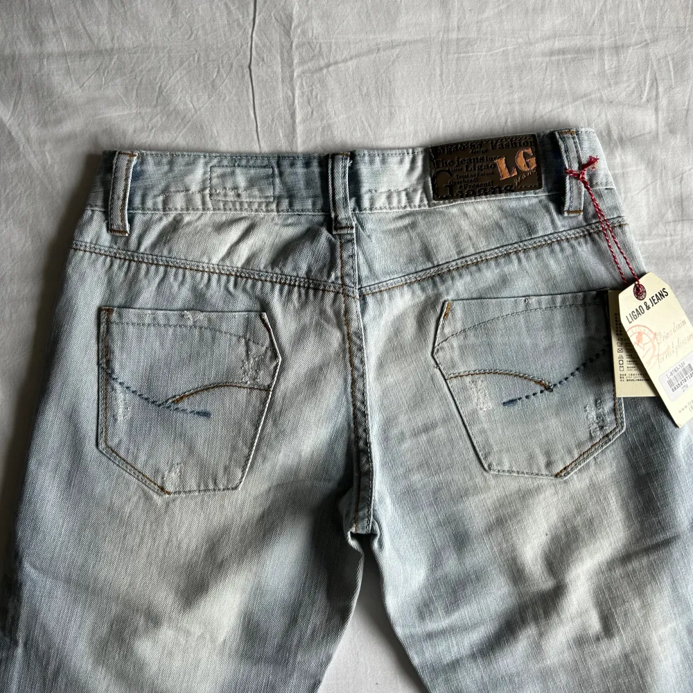 Säljer dessa snygga ljusblåa lågmidjade jeansen!💕. Jeans & Byxor.