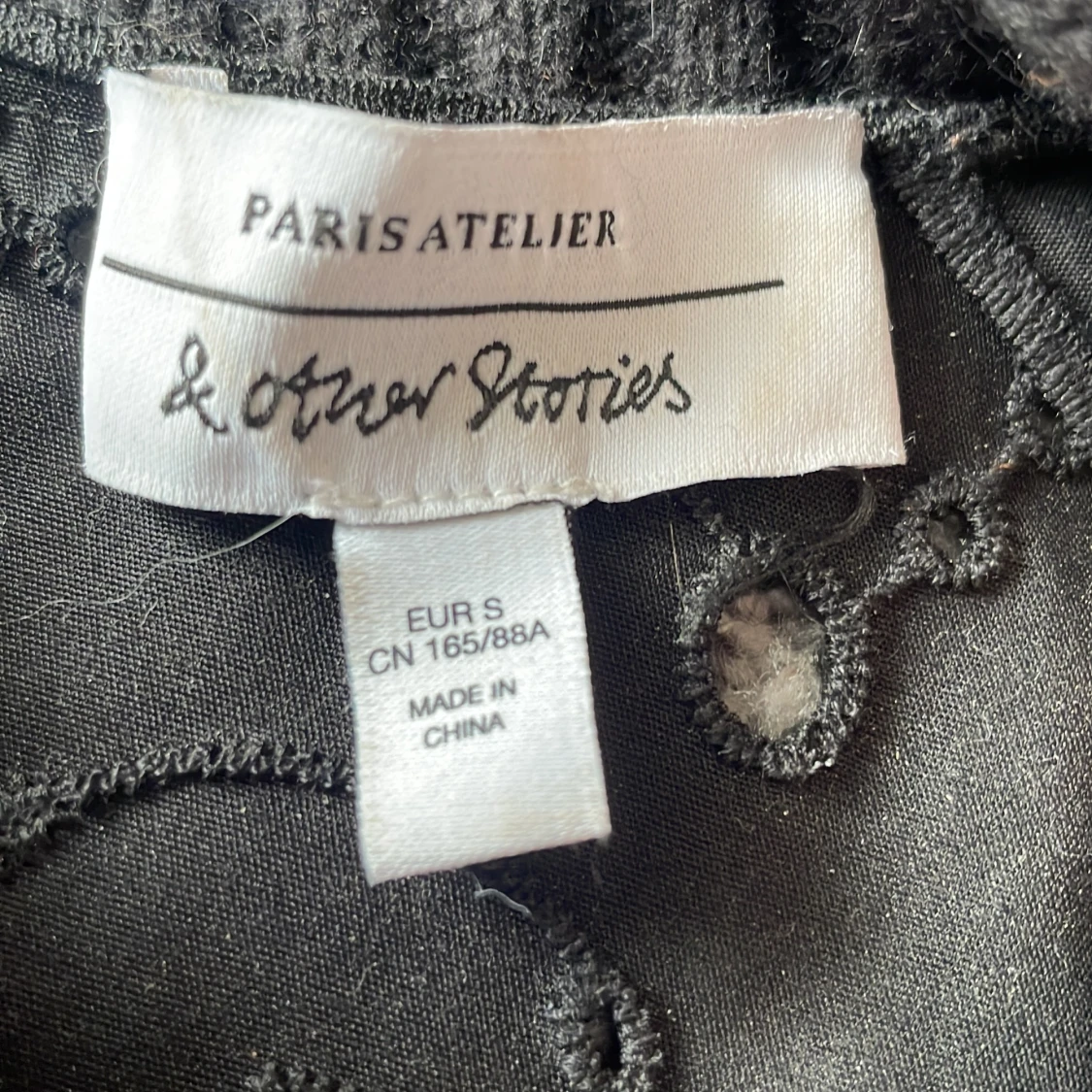 Stickad tröja med söta detaljer - 90