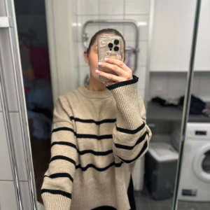 Stickad tröja  - En stickad tröja från bershka 