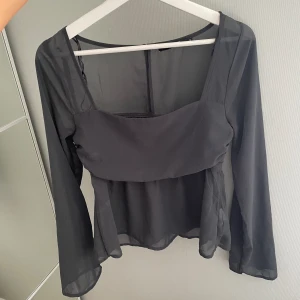 Blus - Super fin blus från bikbok som inte kommer till användning🎀🎀 endast använd 1-2 ggr  Skriv om du vill köpa så sätter jag på köp nu❤️
