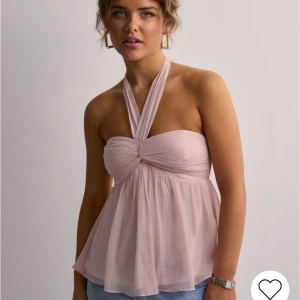 Rosa topp - Rosa halterneck topp från Nelly i storlek 34! Nypris 349 mitt pris 299💗