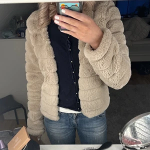 Vår jacka - Fluffig vårjacka från Gina Tricot i stl Xs🩷