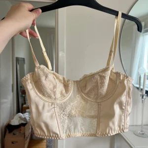 Bralette topp - Knappt använd passar en S med 