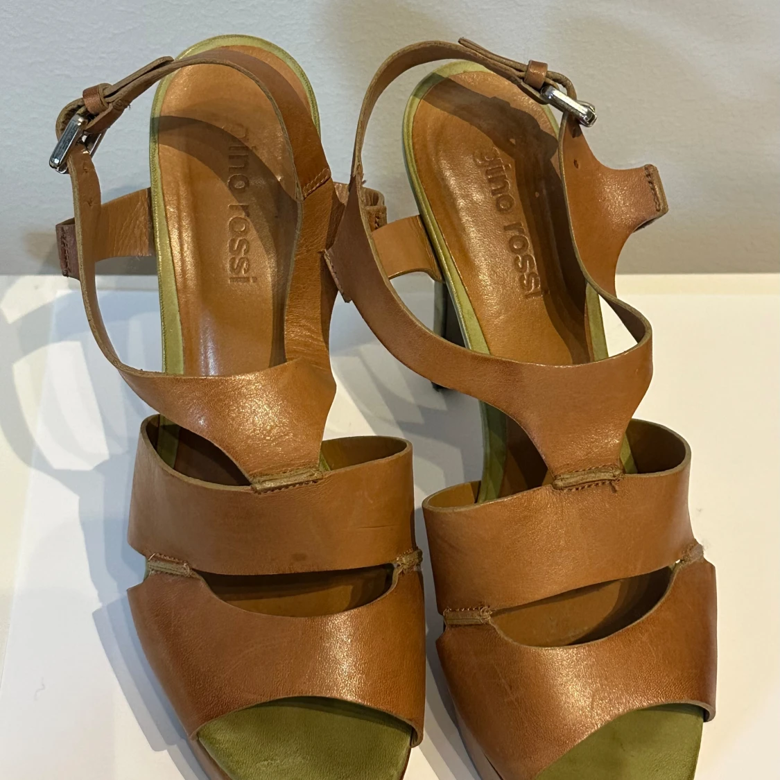 Snygga klackar i läder - 93