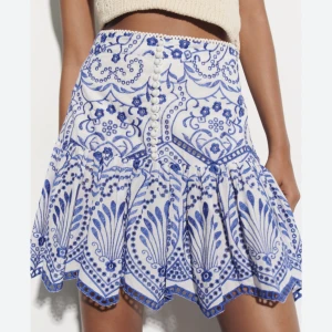 Blå zara kjol - Kommer inte till användning längre så säljer nu, köptes för inte ens ett år sen och använd kanske 5 gånger!