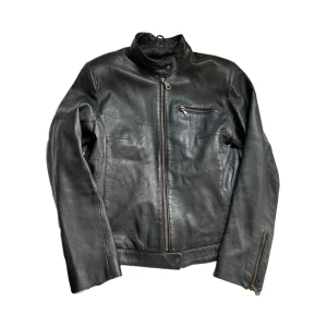 Skinnjacka - Assnygg skinnjacka som inte kommer till användning i storlek M💕