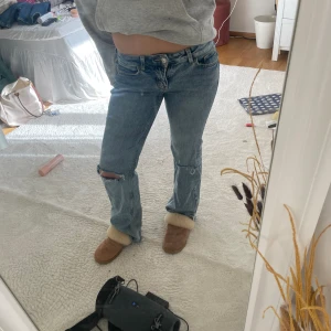 Jeans - Skit snygga jeans med hål i❤️❤️