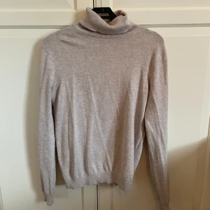 Beige tröja med polokrage - Beige tröja med polokrage från H&M