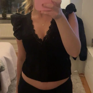 Topp - Säljer min super fina topp i strlk M/L men sitter som en s 🫶🏼