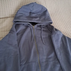 Zipphoddie  - Honnie med dragkedja från lager157 Säljer pga för stor,Helt oanvänt!