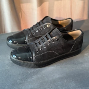 Lanvin - Hej säljer nu dessa ass feta skorna uk 9 (strk 44) nypris 4350kr mitt pris 2300. Inget og medföljer. Priset går att diskutera vid snabb affär 🔥😄  Tveka inte på att höra av er !