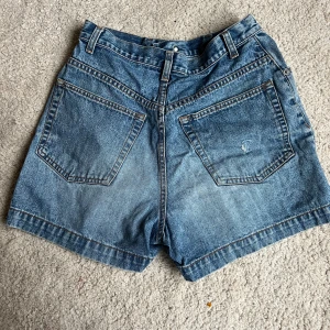 70-tal shorts - Favoritshortsen har tyvärr blivit för små! Passa på!