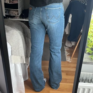 Wrangler jeans - Såå snygga bootcut Wrangler jeans🥰strl 28/34. Något långa för mig som är 168☺️