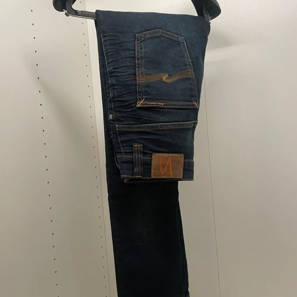 Hej, säljer nu dessa sjukt snygga nudie jeans i nyskick och storlek 29x32. Nypris: 1599kr, vårt pris: 349 kr. Om du har några frågor eller funderingar hör gärna av dig😃🤩. Jeans & Byxor.