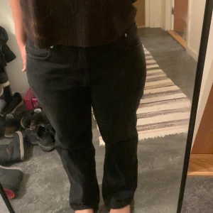 Jeans svart - Width- 38 Lenght- 34 Man byxor men kan även användas av kvinnor. Från Lager 157 NEW classic heter dessa jeans