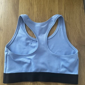 Casall träningstopp - Helt oanvänd, säljs pga av fel storlek. I butik nu, 