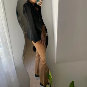 Jeans - Coola bruna jeans från weekday med storlek 28 i midjan!
