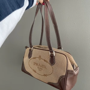 Vintage Väska - Fin vintage väska i bra skick!⭐️😻😻ställ gärna frågor om ni har🩷💋💋