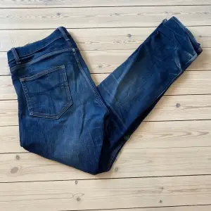Säljer dessa Tiger of Sweden jeans. Skulle säga att dem är slimfit och är i storlek 31/31. Tveka inte på att ställa frågor!
