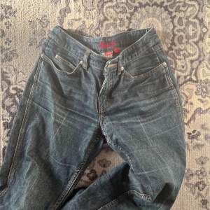 Jättefina Low waist jeans från Esprit