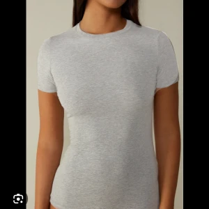 Intimissimi tröja - Super fin t shirt med tajt passform i storlek s från Intimissimi. ❣️❣️🥹 nyskick 