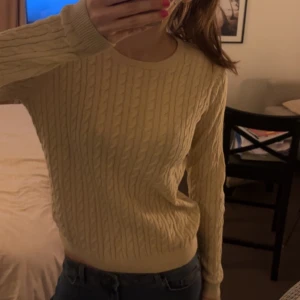 stickad tröja - köpte denna tröja på ullared för ca 1 år sedan och säljer eftersom jag knappast har använt den.