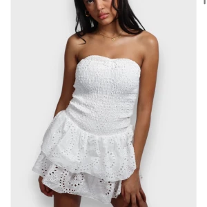 Klänning - Super söt klänning från meet me there. Perfekt inför skolavslutning och student. Köptes för 530kr