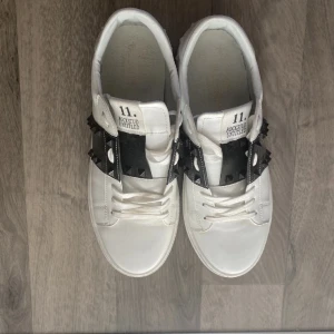 Valentino open - Köpta här på plick, säljer då de var för små, använda två gånger