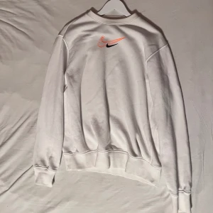 Nike sweatshirt  - •9.5/10 •Nypris 700 •Helt oanvänd 