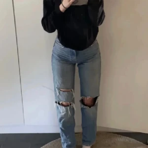 jeans - blåa jeans från gina i storlek 34, i bra skick blev bara för små tyvärr, originalpris 600kr